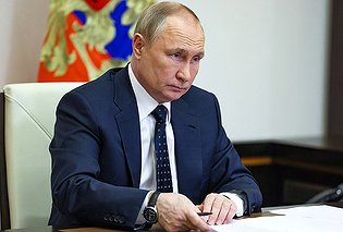 Путин подписал закон, запрещающий увольнять одиноких родителей детей до 16 лет