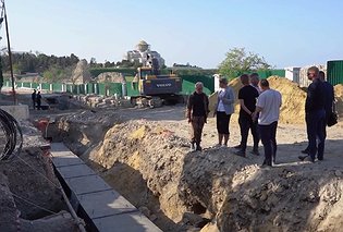 Михаил Развожаев: строительные работы на улице Древней приостановлены для завершения археологических исследований