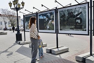 Герои спецоперации: в центре Севастополя открылась посвященная защитникам страны фотовыставка