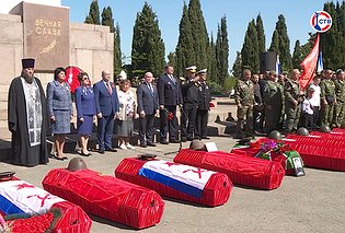 В Севастополе захоронили останки защитников и освободителей города