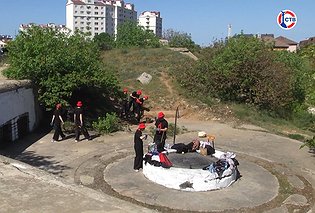 «Десант Победы» провел субботник на 15-й береговой батарее в Севастополе