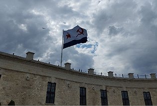 Севастополь помнит: 8 мая 1944 года над Константиновской батареей подняли флаг ВМФ СССР