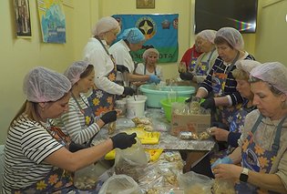 Блюда домашней кухни для участников СВО готовят севастопольские «Северяночки»