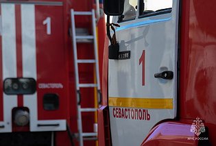Сотрудники МЧС ликвидировали в Севастополе 17 пожаров