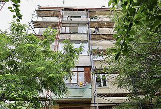 Ремонт фасадов трёх многоквартирных домов по улице Гоголя завершат к сентябрю