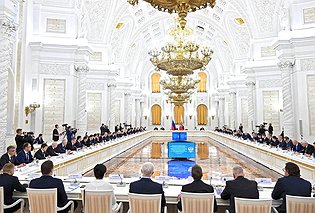 Губернатор Севастополя представил Президенту РФ предложения по реализации нацпроектов в сфере образования
