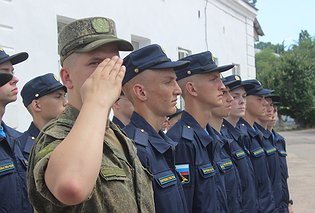 Более 40 новобранцев из Севастополя отправились на прохождение военной службы