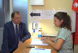 Александр Кулагин и Вячеслав Аксёнов подали документы в территори-альные избирательные комиссии