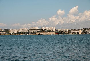 Ночью над Крымом уничтожено четыре беспилотника и в Чёрном море — два безэкипажных катера