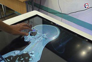 В СевГУ появился интерактивный анатомический стол «Пирогов»