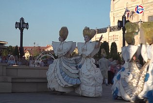 В Севастополе состоялась премьера театрализованного шествия «Таврический вояж».